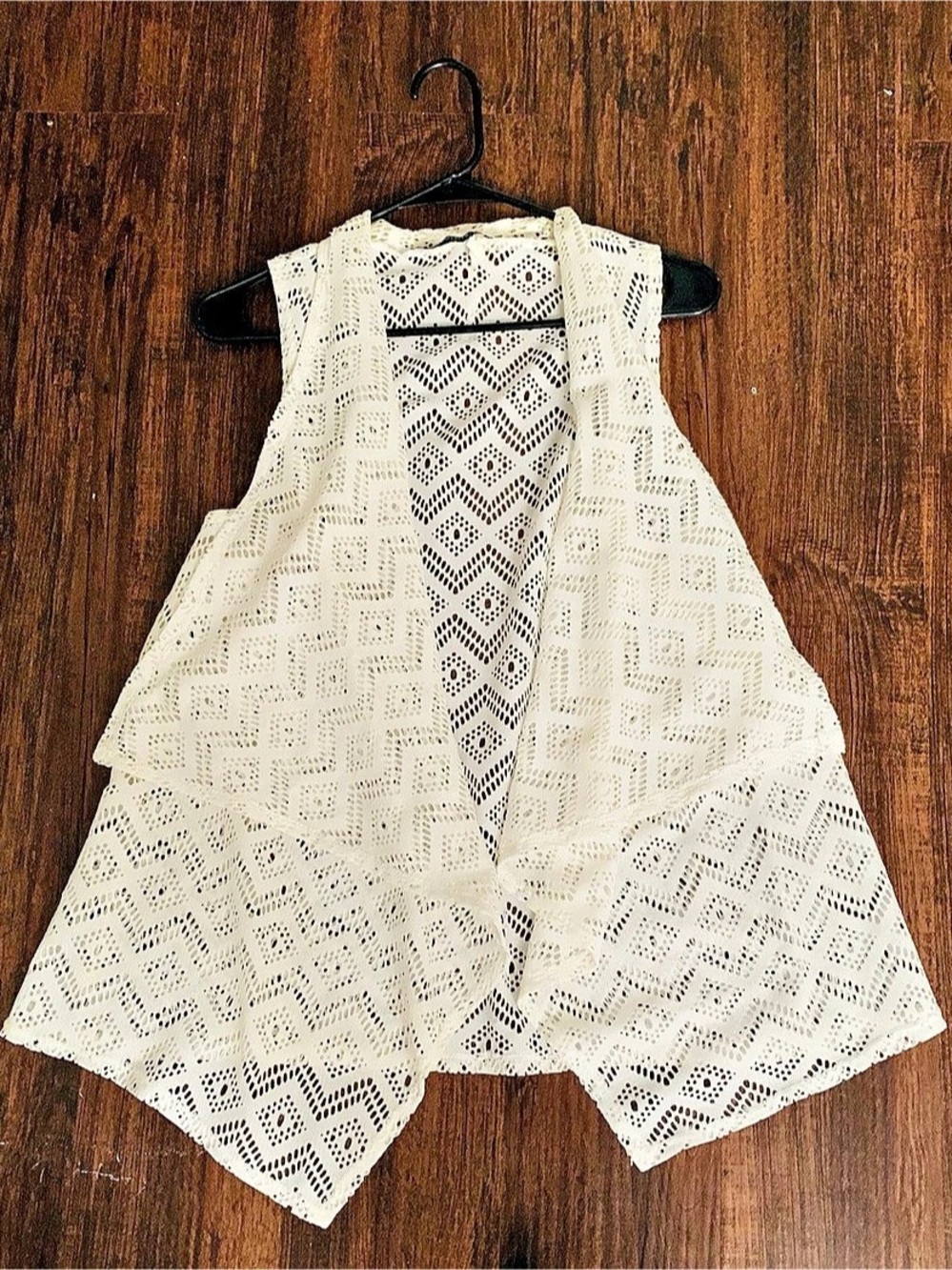 Geometric Lace Open-Front Vest in White Like New